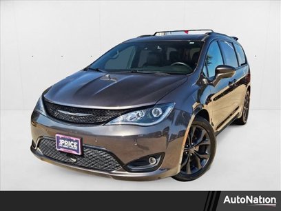 Used 2019 Chrysler Pacifica Limited w/ Advanced Safetytec Group