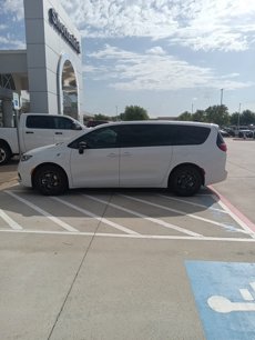 Used 2023 Chrysler Pacifica Limited w/ S Appearance Package