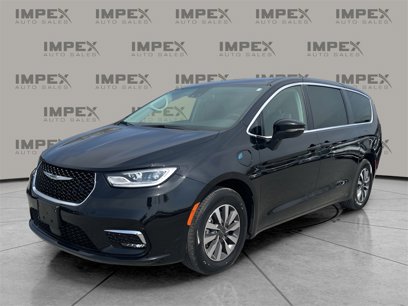 Used 2023 Chrysler Pacifica Touring-L