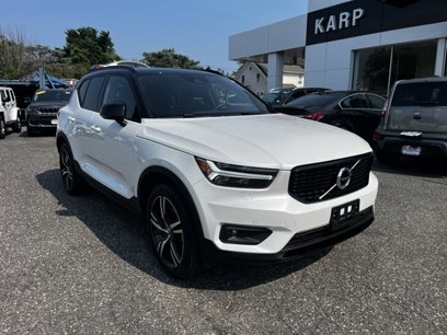 Used 2022 Volvo XC40 T5 R-Design w/ Climate Package