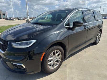 Used 2023 Chrysler Pacifica Touring-L