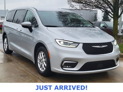 Used 2023 Chrysler Pacifica Touring-L