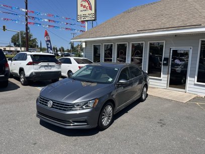 Used 2017 Volkswagen Passat 1.8T SE