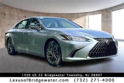 New 2025 Lexus ES 300h w/ Luxury Package