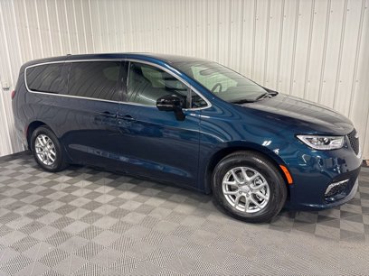New 2025 Chrysler Pacifica Select