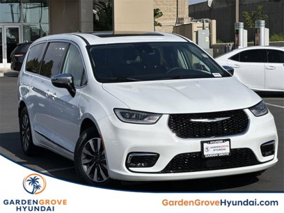 Used 2023 Chrysler Pacifica Limited