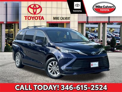 Certified 2023 Toyota Sienna LE