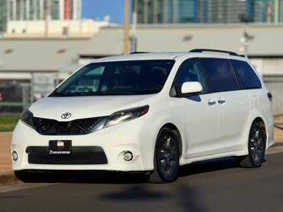Used 2017 Toyota Sienna SE