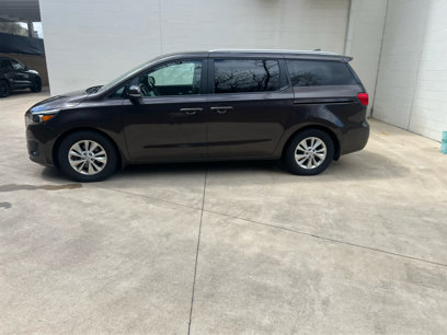 Used 2017 Kia Sedona LX w/ LX Essentials Premium Package