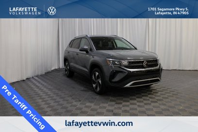 Used 2024 Volkswagen Taos SE w/ Panoramic Sunroof Package