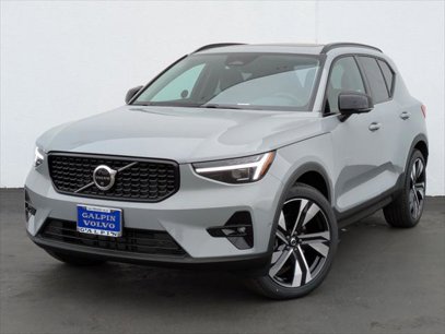 New 2025 Volvo XC40 B5 Ultra w/ Climate Package
