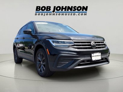 Used 2022 Volkswagen Tiguan SE w/ Panoramic Sunroof Package