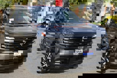 New 2025 Nissan Kicks SV