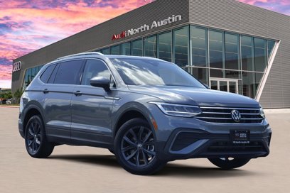Used 2022 Volkswagen Tiguan SE w/ Panoramic Sunroof Package
