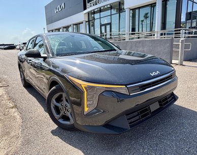 New 2025 Kia K4 LXS