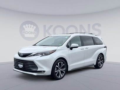 Used 2025 Toyota Sienna Platinum