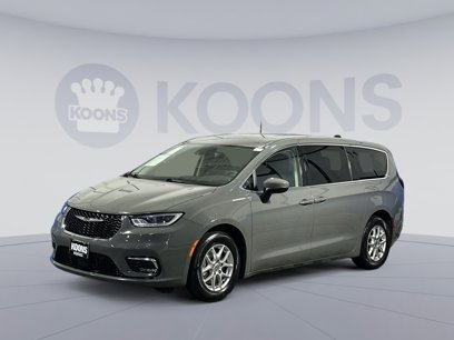 Used 2023 Chrysler Pacifica Touring-L
