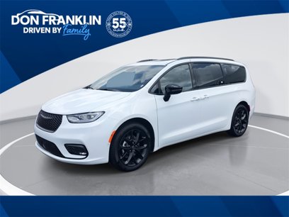 New 2025 Chrysler Pacifica Limited