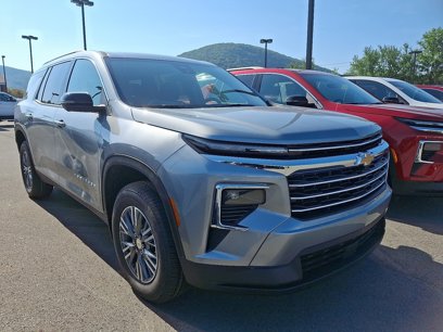 New 2025 Chevrolet Traverse LT w/ Driver Confidence Package