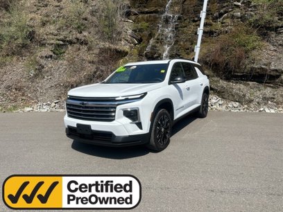 Certified 2025 Chevrolet Traverse LT w/ Sun and Wheel Package