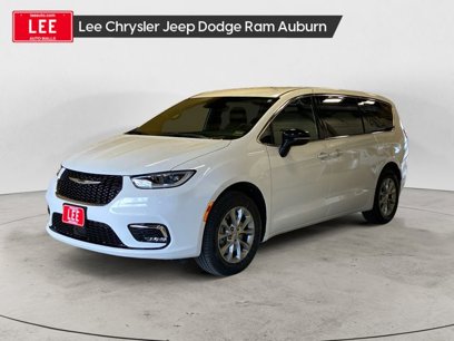 New 2025 Chrysler Pacifica Select