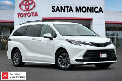 Certified 2022 Toyota Sienna LE