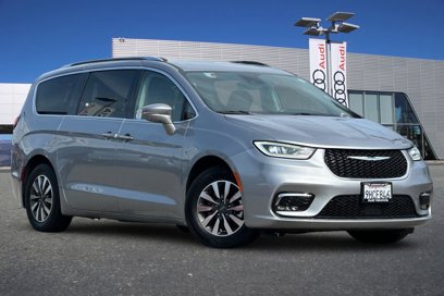 Used 2021 Chrysler Pacifica Touring-L