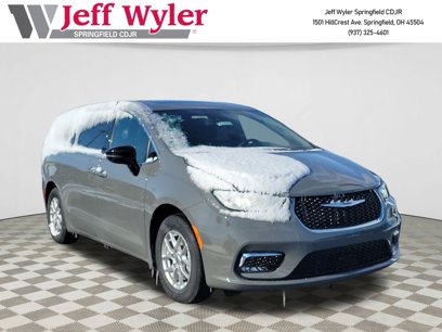 New 2025 Chrysler Pacifica Select w/ Uconnect Theater Family Group