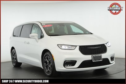 Used 2022 Chrysler Pacifica Touring-L w/ S Appearance Package