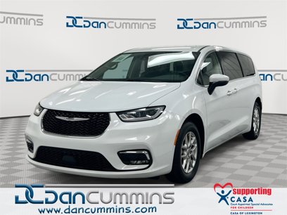 Used 2023 Chrysler Pacifica Touring-L