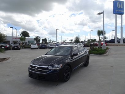 Used 2024 Volkswagen Jetta SE w/ Panoramic Sunroof Package