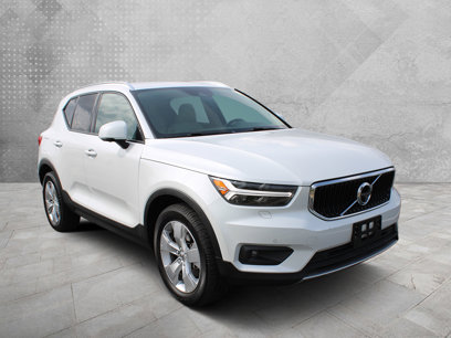Used 2022 Volvo XC40 T5 Momentum