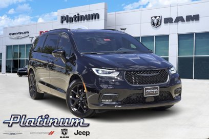 New 2025 Chrysler Pacifica Limited