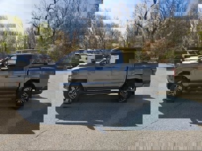 New 2025 Nissan Frontier SV w/ SV Convenience Package