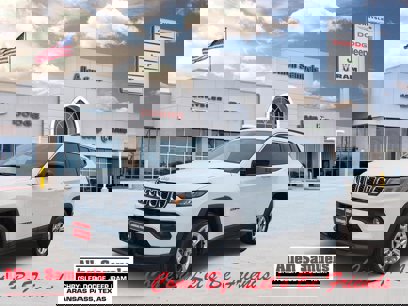New 2025 Jeep Compass Latitude w/ Convenience Group