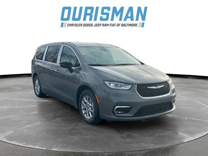 New 2025 Chrysler Pacifica Select