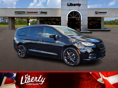 New 2026 Chrysler Pacifica Limited w/ S Appearance Package