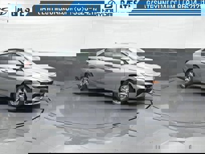 New 2025 Hyundai Elantra SE