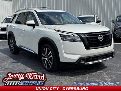 Used 2024 Nissan Pathfinder Platinum w/ Black Appearance Package