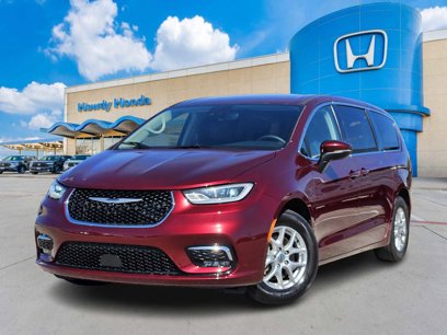 Used 2023 Chrysler Pacifica Touring-L