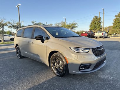 New 2025 Chrysler Pacifica Premium