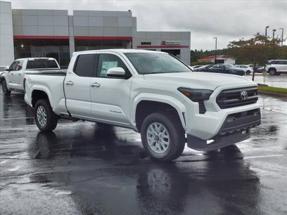 New 2024 Toyota Tacoma SR5