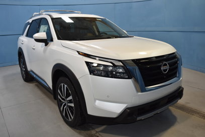 New 2025 Nissan Pathfinder Platinum w/ Cargo Package