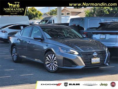 Used 2023 Nissan Altima 2.5 SV
