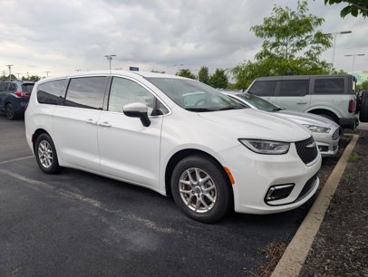 Used 2023 Chrysler Pacifica Touring-L