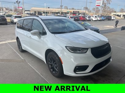Used 2021 Chrysler Pacifica Touring-L w/ S Appearance Package