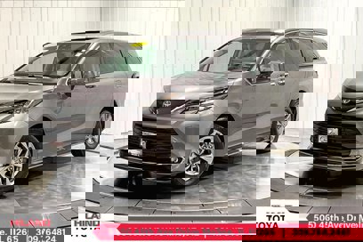 Used 2022 Toyota Sienna XLE