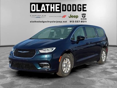 New 2025 Chrysler Pacifica Select