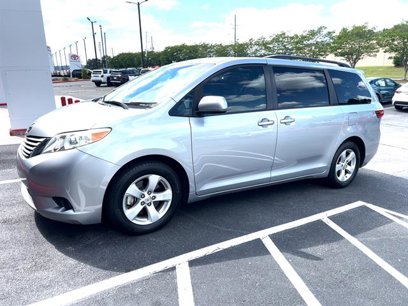 Certified 2017 Toyota Sienna LE