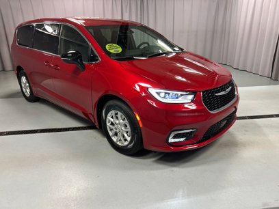New 2025 Chrysler Pacifica Select